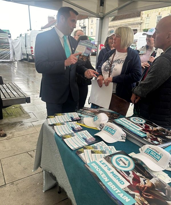 Lee Taylor, PPC Reform UK, talking to members of the public at Northallerton market on Saturday 15th June.